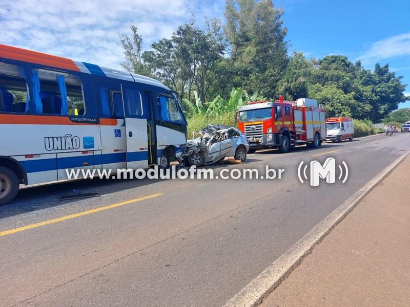 Imagem 3 do post Batida entre ônibus e carro de passeio com placas de Patrocínio mata uma pessoa e deixa outras feridas na BR-365