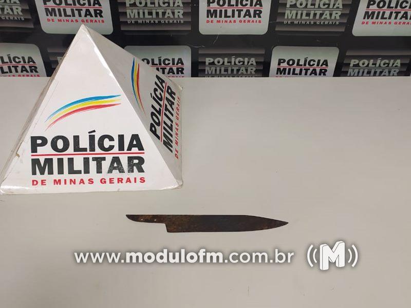 Homem armado com faca é preso durante madrugada e diz que iria usá-la para capinar