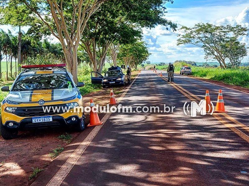 Passageira de carro é flagrada com drogas durante fiscalização na MG-188 em Coromandel