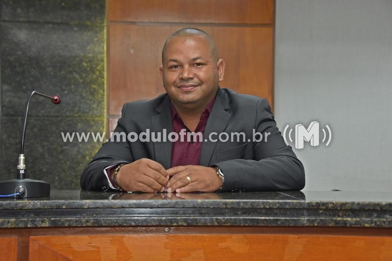Paulinho Peúca é empossado como vereador