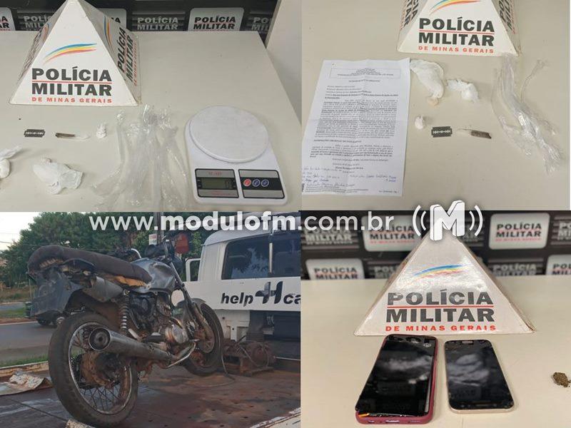 PM cumpre mandado de busca e apreensão e três pessoas são presas em Operação contra o tráfico de drogas no bairro Enéas