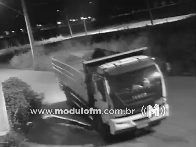 Polícia pede ajuda para localizar caminhão com 150 sacas de café furtadas