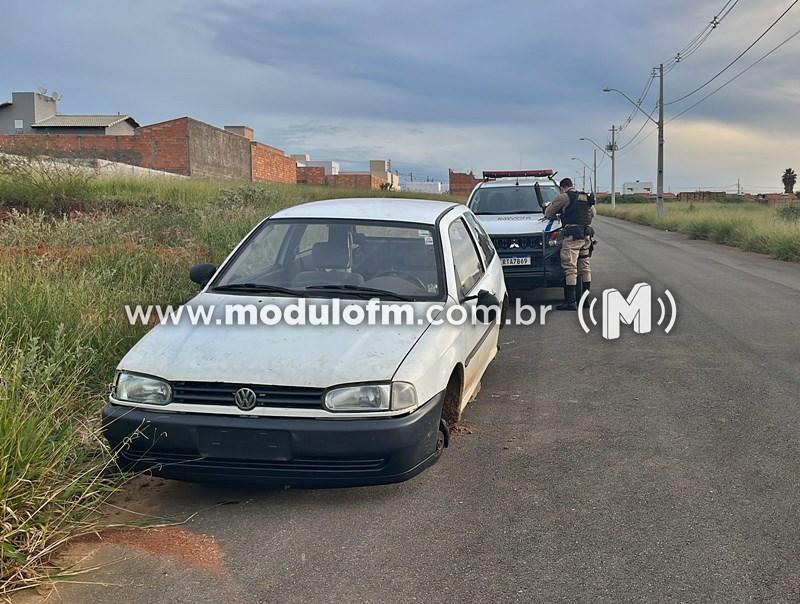 Veículo furtado no Bairro Morada Nova é encontrado abandonado no Jardim Sul