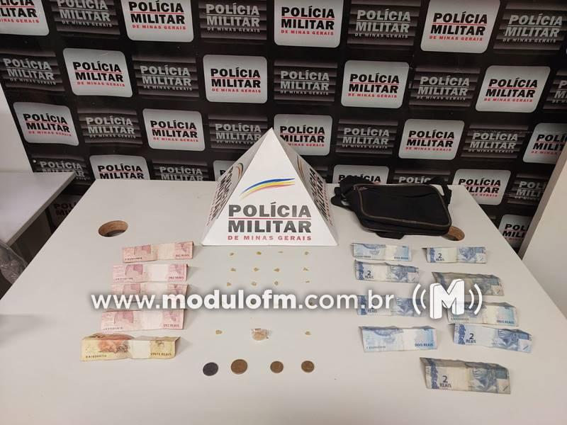 Após atitude suspeita, homem é preso com drogas no bairro Congonhas