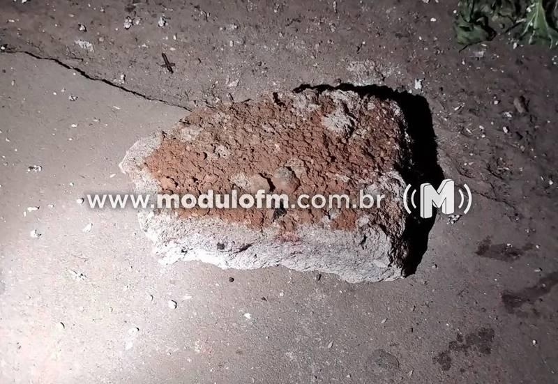 Homem agride companheira com pedrada na cabeça no distrito...