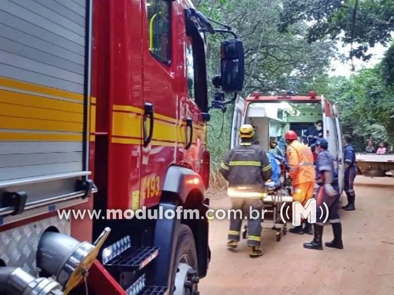 Três pessoas ficam feridas após carro cair em barranco na estrada vicinal de Santa Rosa