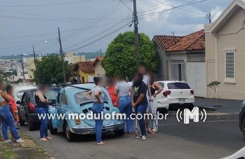 Imagem 1 do post Veículo conduzido por idoso atinge moto e deixa três pessoas feridas em Patrocínio