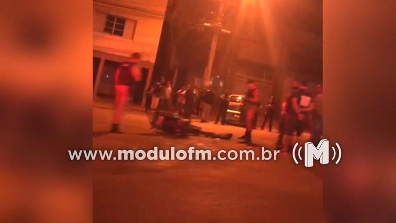 Acidente entre carro e moto deixa dois feridos em Patrocínio