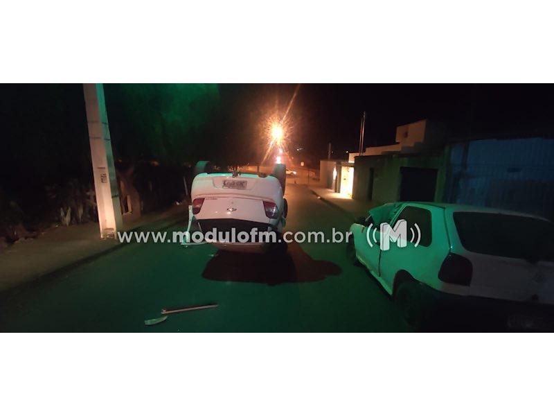 Imagem 10 do post Após colisão com ônibus coletivo, carro capota e deixa duas pessoas feridas em Patrocínio
