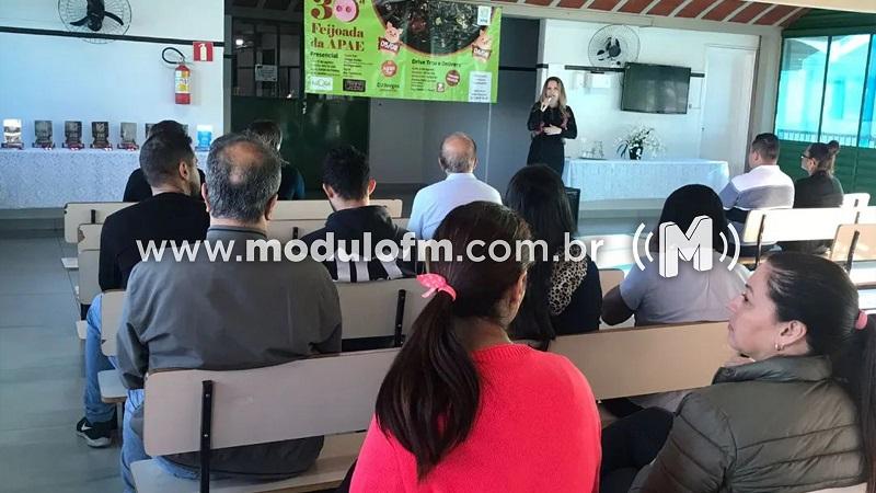 Café da manhã marca lançamento de 30ª edição da Feijoada da APAE