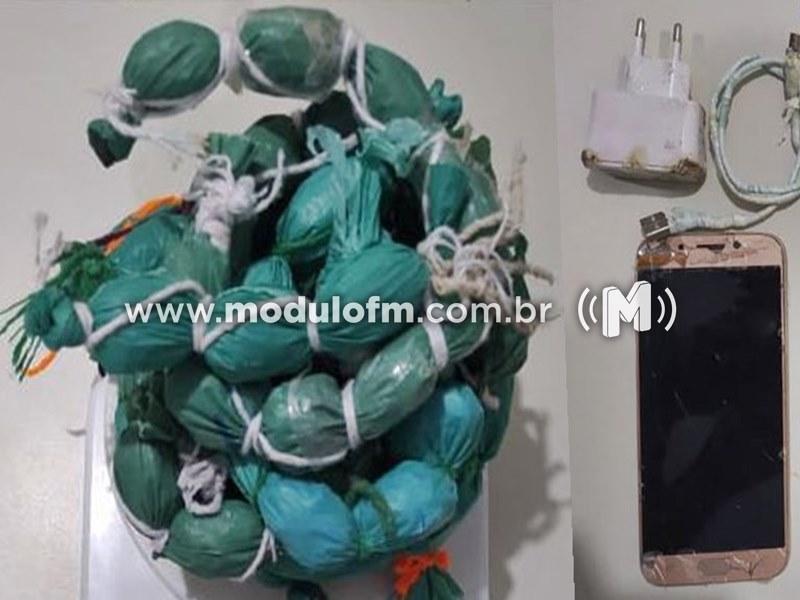 Drogas e celular são apreendidos durante operação 
