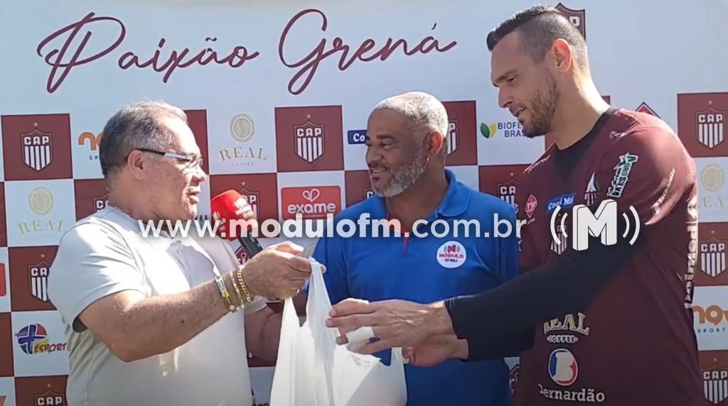 Goleiro Cairo do CAP recebe prêmio pelas boas atuações na Série D