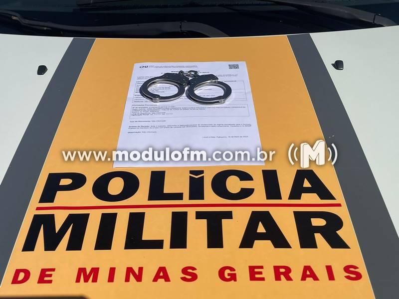 Homem foragido da Justiça é preso em operação de trânsito na rodovia MG-230