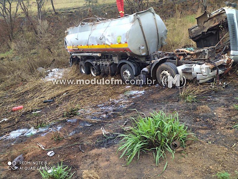 Imagem 6 do post Tragédia na BR-365: Caminhoneiro perde a vida em acidente ao desviar de árvore caída na pista