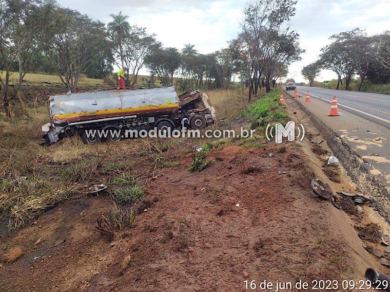 Imagem 4 do post Tragédia na BR-365: Caminhoneiro perde a vida em acidente ao desviar de árvore caída na pista
