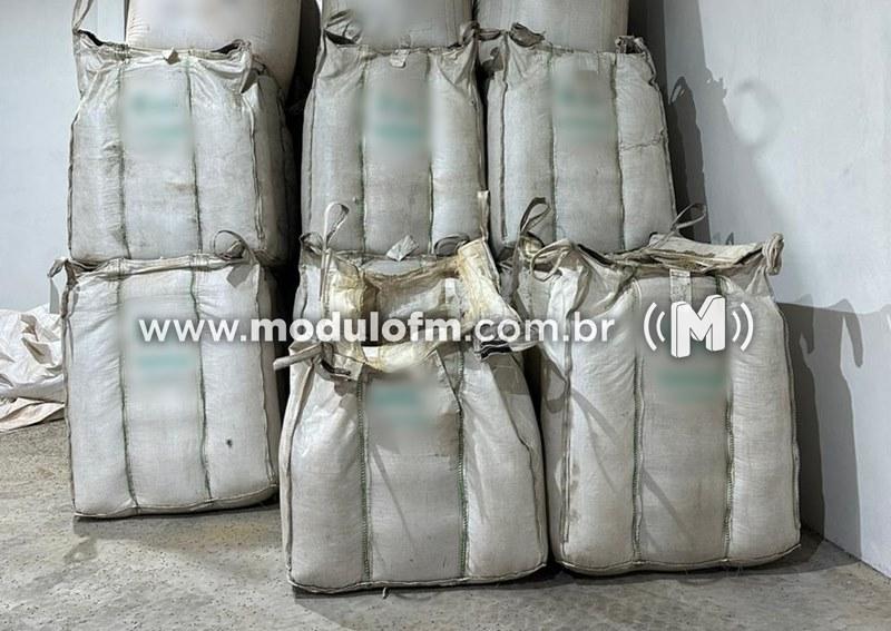 Carga de café avaliada em R$ 500 mil roubada em Formiga é encontrada em empresa de Patrocínio