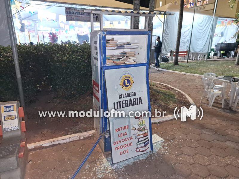 Cultura sob ataque: geladeira transformada em biblioteca é alvo de vândalos em Patrocínio