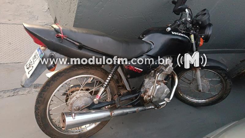 Entregador de lanches tem motocicleta furtada em Patrocínio e pede por ajuda da população