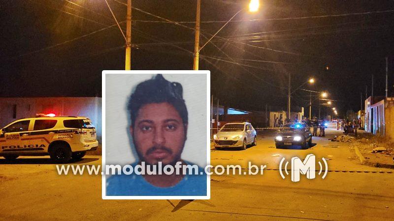 Jovem é brutalmente assassinado a tiros e outras quatro pessoas ficam feridas em ataque motivado por possível crime passional em Coromandel