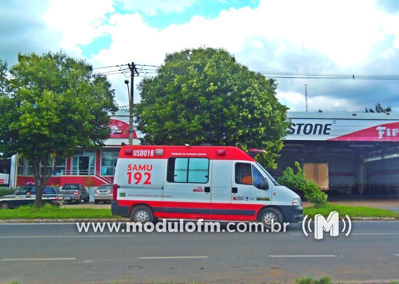 Motociclista fica ferido após colisão com veículo em Patrocínio