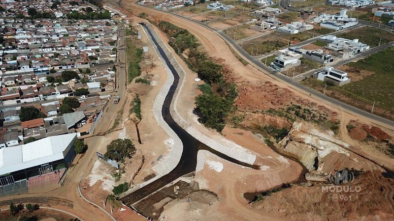 Água começa a ser desviada para a Avenida Sanitária do bairro Morada Nova