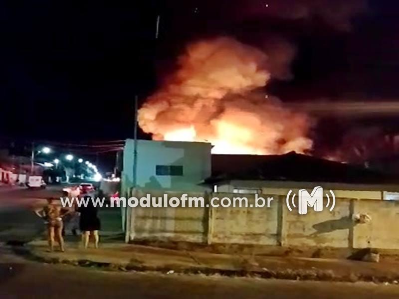 Casa de morador de material reciclado é destruída por incêndio em Coromandel