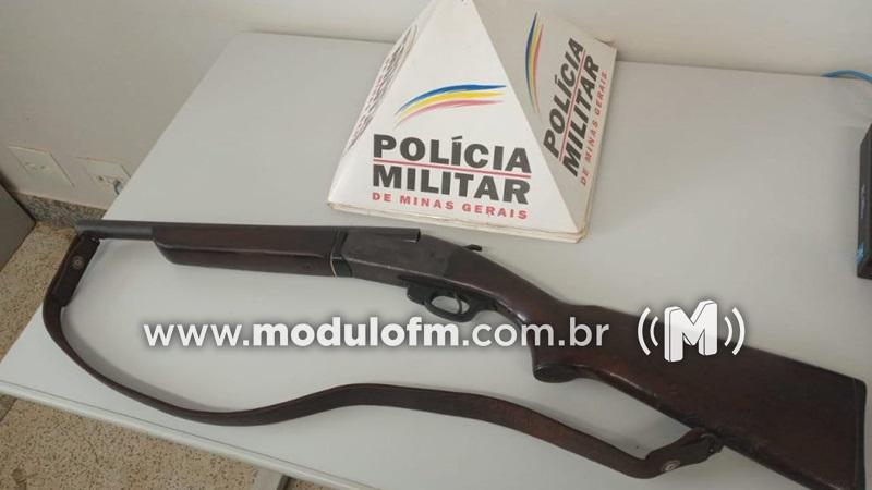 Homem é preso por posse irregular de arma de fogo e disparos na comunidade de Macaúbas de Cima