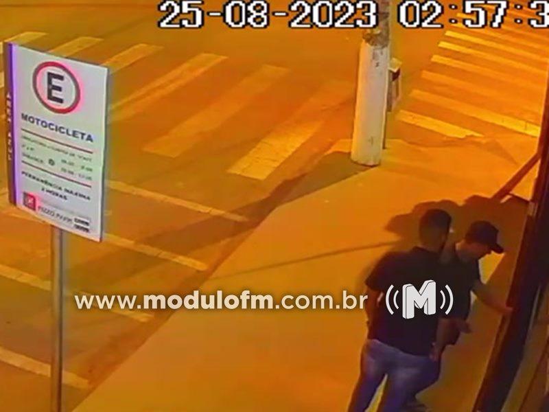 Loja de celulares é alvo de invasão criminosa no Centro de Patrocínio