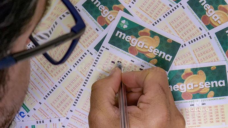 Mega Sena passa a ser sorteada na terça-feira; Dupla...