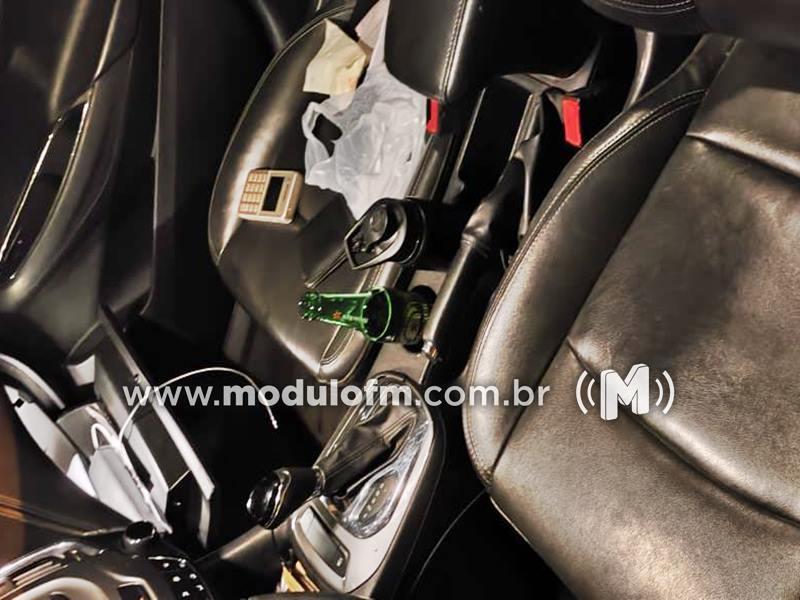 Perseguição policial termina em prisão de homem por embriaguez e porte de substâncias ilícitas em Patrocínio