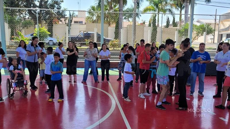 APAE de Patrocínio promove dia dançante para usuários com presença do DJ Borges