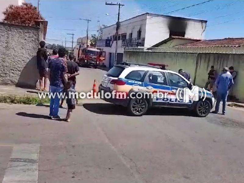 Incêndio em Patrocínio assusta moradores e deixa mulher hospitalizada