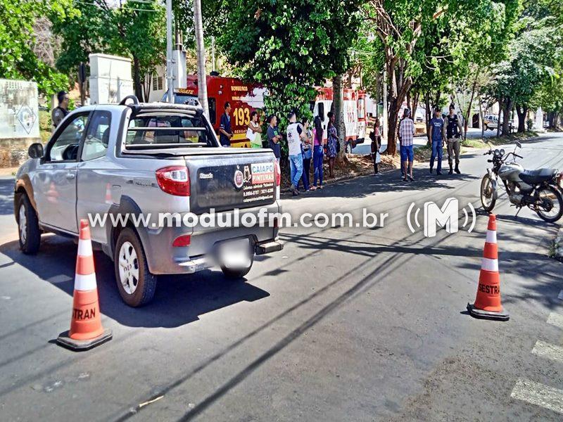Motociclista sofre fratura no fêmur em colisão no Centro de Patrocínio