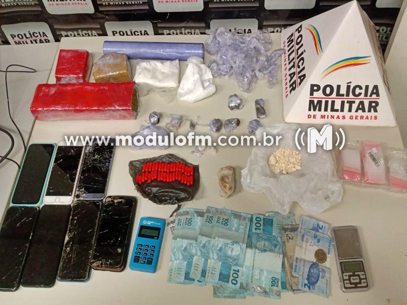 Tático Móvel e Patrulha Rural desmantelam esquema de tráfico com grande apreensão de drogas e dinheiro; um casal foi preso