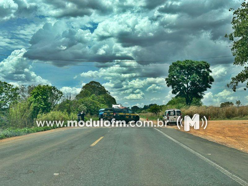 Bloqueio na BR-365 próximo a Patrocínio causa transtornos para motoristas