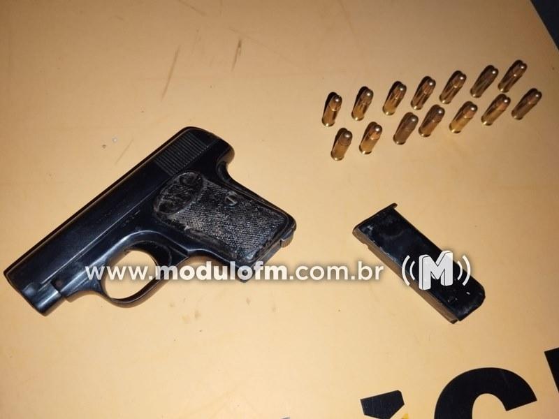 Cobrança de dívida leva à prisão de dupla de Patrocínio com arma de fogo em Uberaba