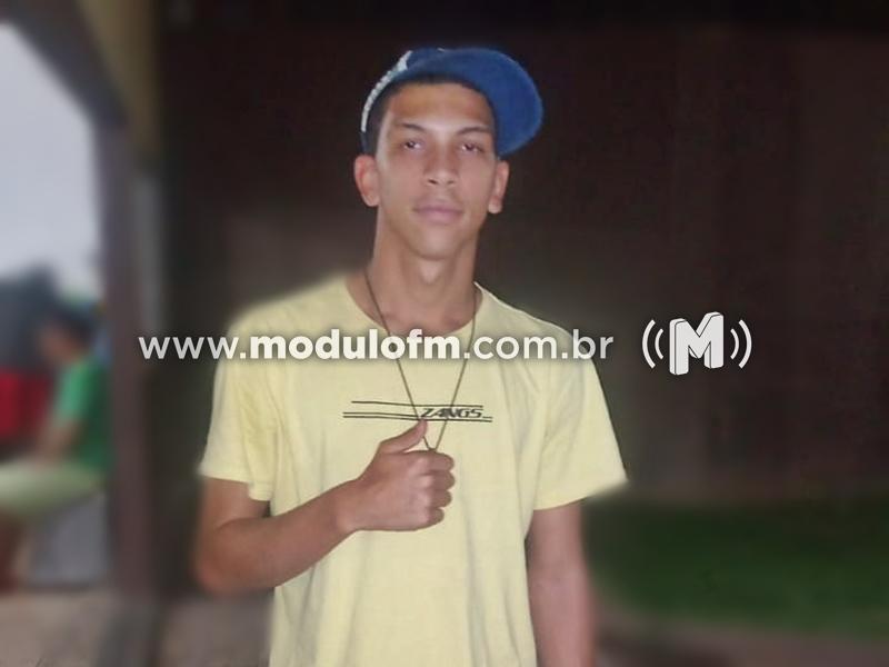 Família procura por jovem desaparecido após fuga de clínica de recuperação em Patrocínio