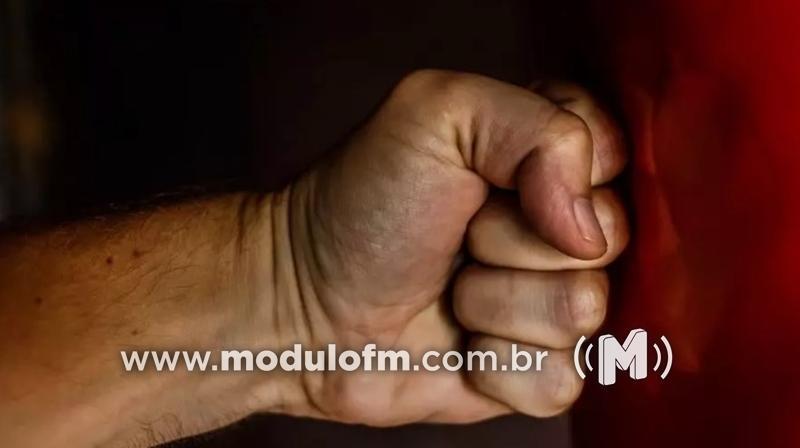 Jovem é brutalmente agredido e largado na rua com traumatismo cranioencefálico em Patrocínio