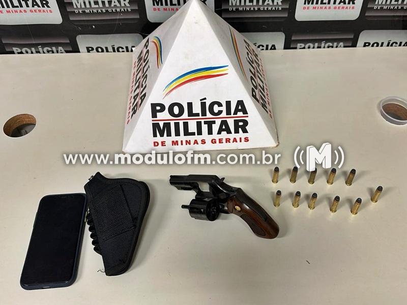 Polícia Militar prende jovem portando arma de fogo durante operação nos bairros Enéas e Jardim Sul