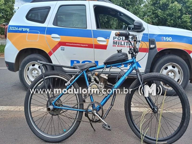 Adolescente é flagrado conduzindo bicicleta motorizada sem utilizar capacete em Patrocínio