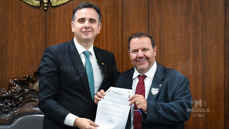 Em Brasília, prefeito Deiró Marra busca habilitação da Hemodinâmica e implantação do curso de Medicina no Unicerp
