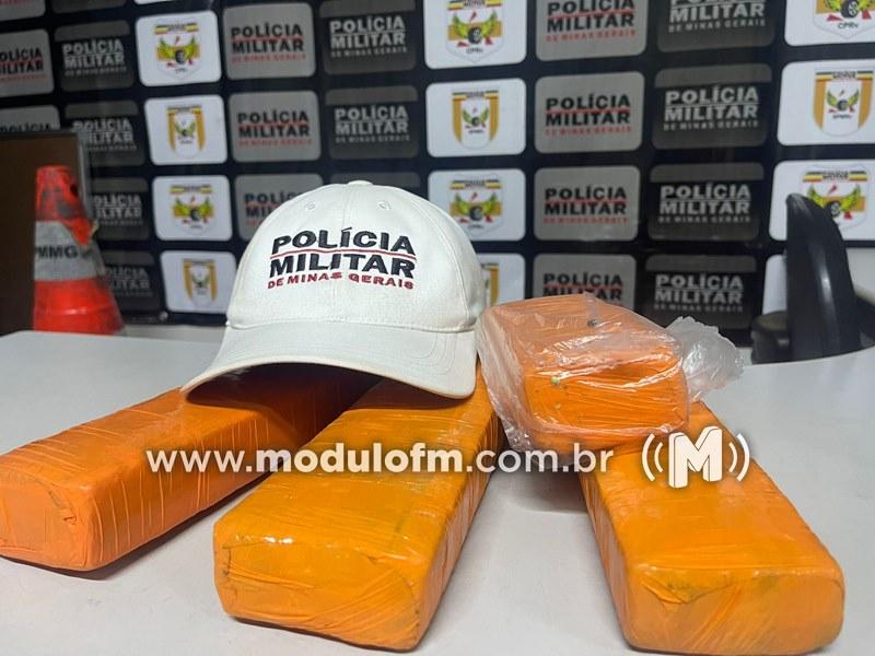 Operação da Polícia Rodoviária resulta na prisão de duas mulheres por tráfico de drogas em ônibus na MG-230