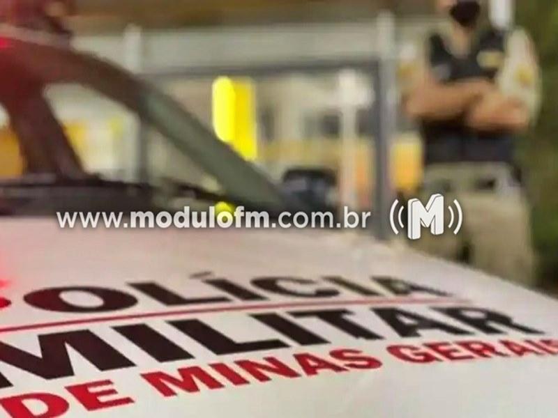 Operação policial desmantela ponto de venda de drogas e detém quatro pessoas, incluindo mãe e filhos em Serra do Salitre