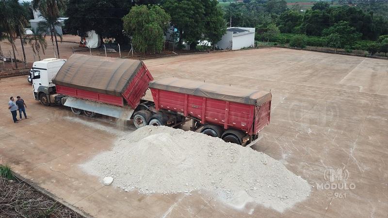 Secretaria de Agricultura e Pecuária realiza entrega de gesso agrícola para produtores