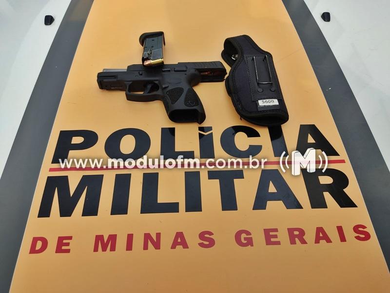 Homem é preso pela Polícia Militar Rodoviária com arma de fogo em operação na MGC-462