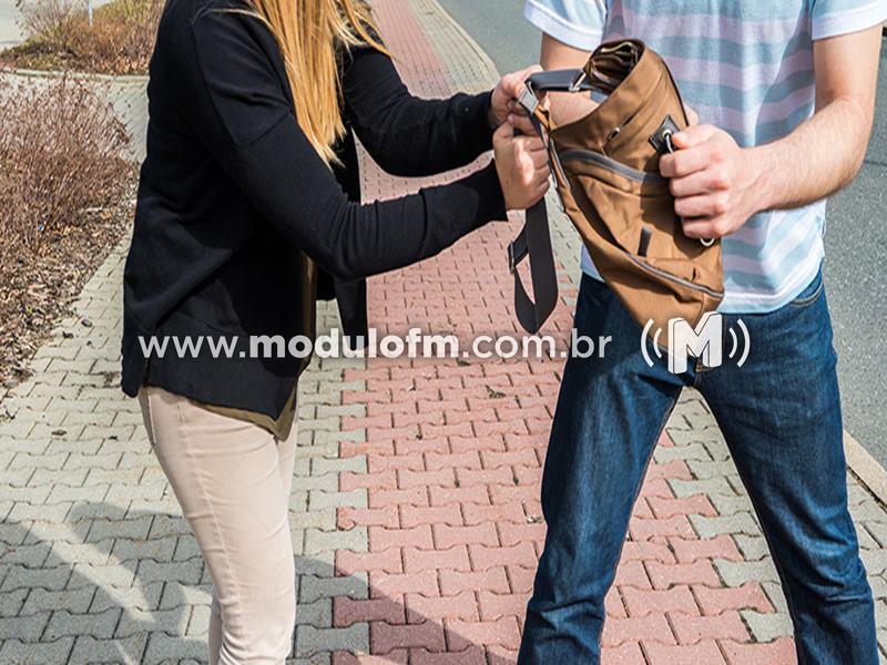 Idosa de 73 anos tem bolsa com cem cartelas de loteria furtada por indivíduo em bicicleta em Patrocínio