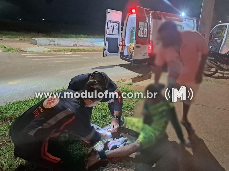 Motociclista sofre acidente ao evitar colisão com animal na rua em Patrocínio