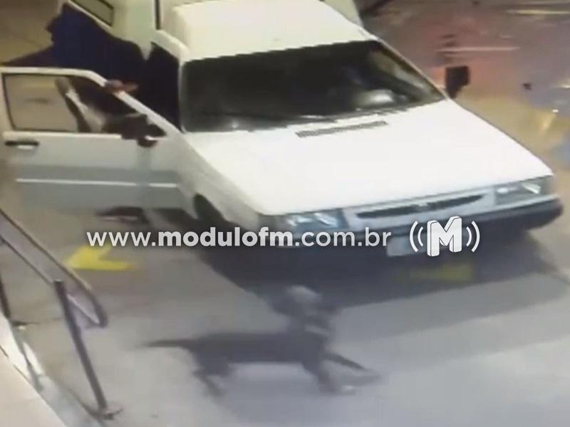 Veja o vídeo: Dois homens são presos após furto...