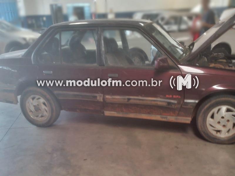 Homem pede ajuda para encontrar carro que foi furtado em Macaúbas de Cima