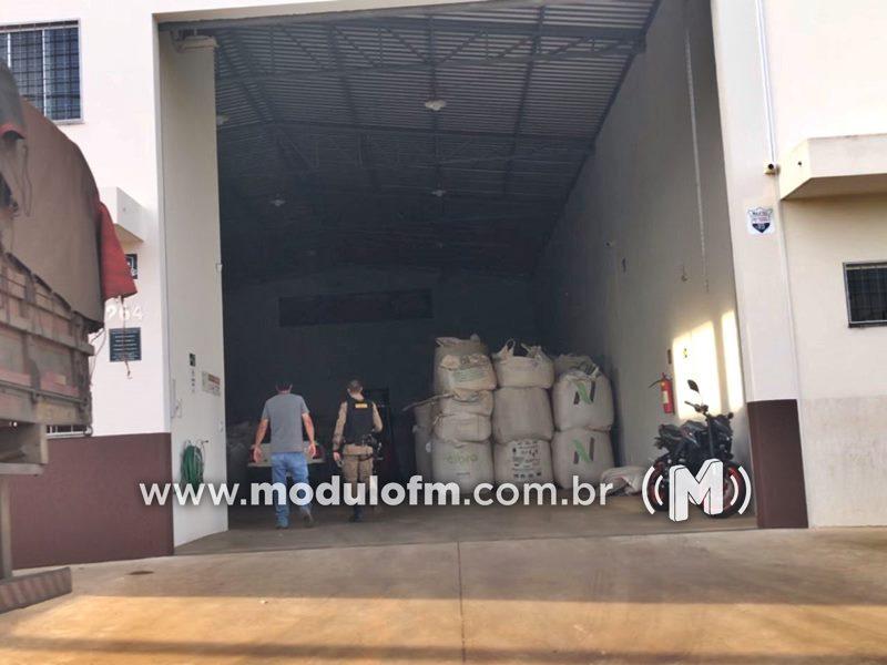 Carga de café roubada em Ibiá é encontrada em...